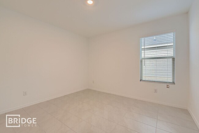 Building Photo - 313 Dry Cyn Wy