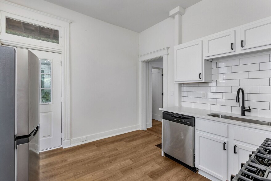 Building Photo - 2018 Burnet Ave