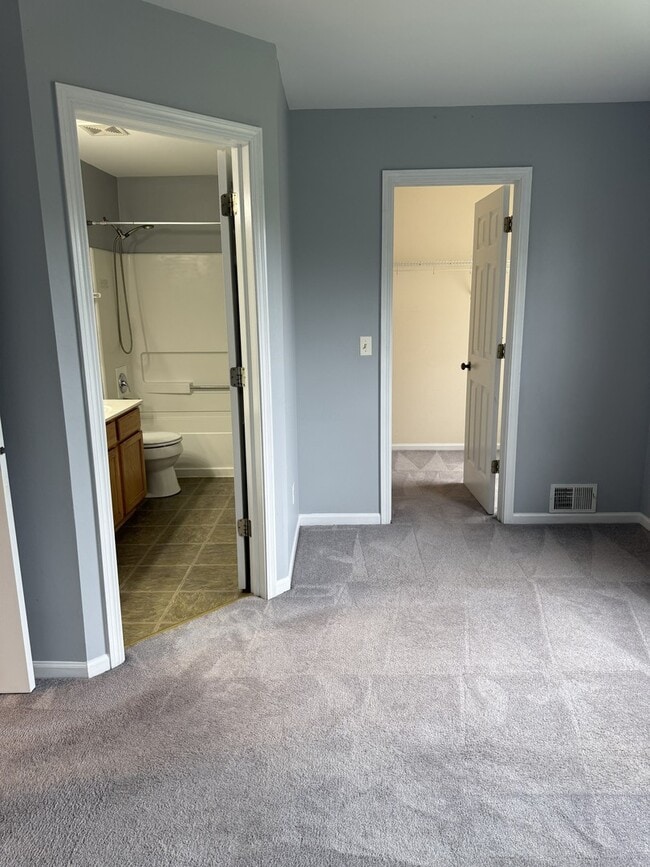 Building Photo - 384 Reston Cir