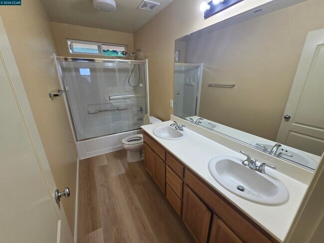 Building Photo - 894 Bridgeway Cir