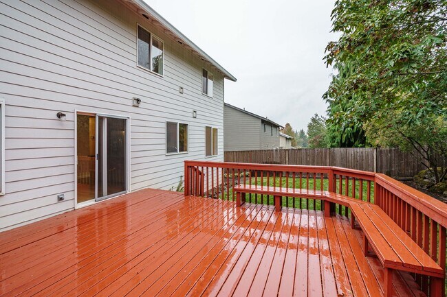 Building Photo - 4 Bedroom 2.5 Bath with Fenced Backyard in Camas School District