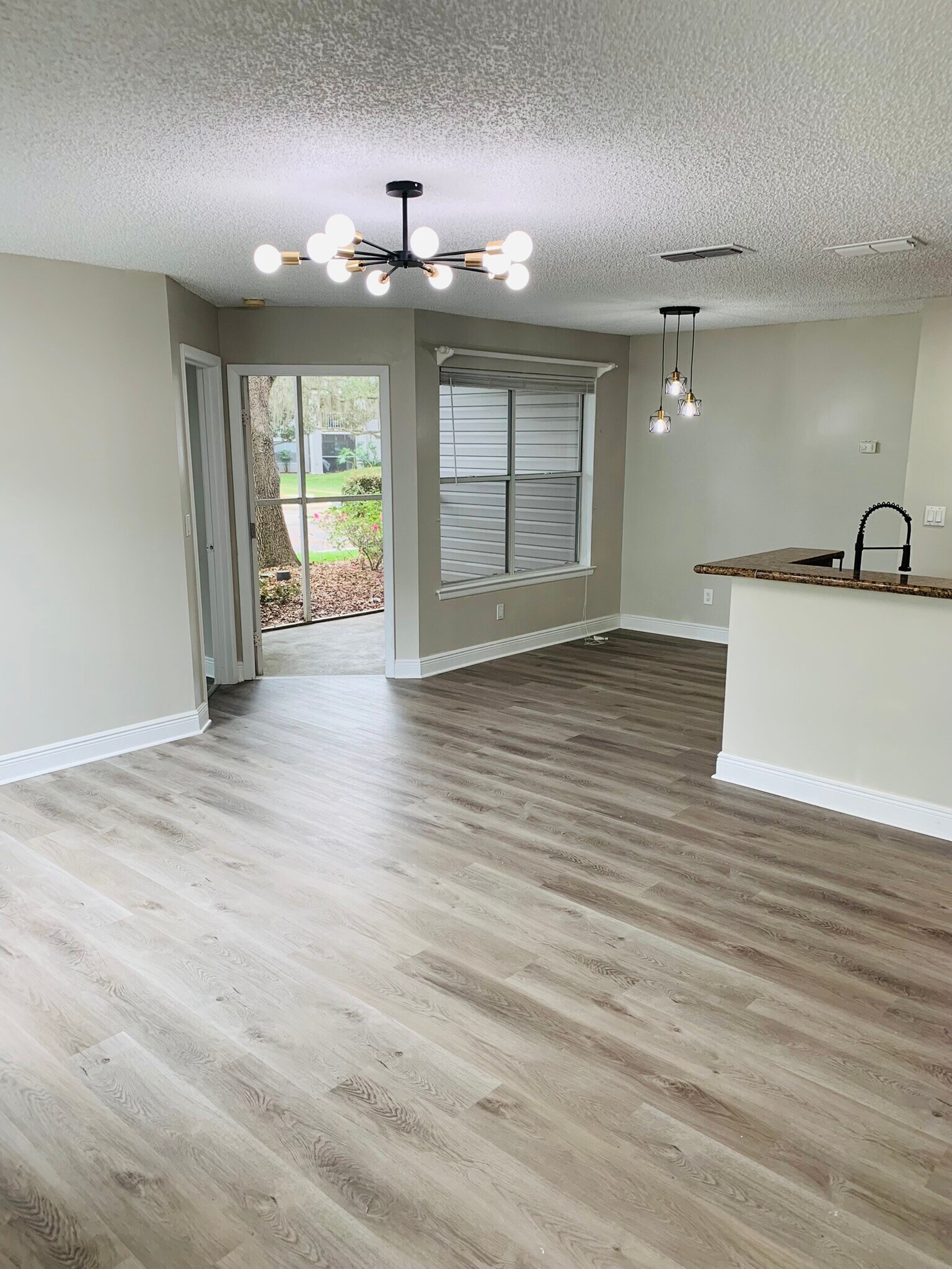 Building Photo - 715 Sugar Bay Way