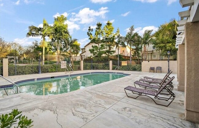 Building Photo - 4591 Sandano St