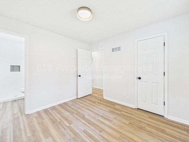 Building Photo - 8622 E 108th Terrace