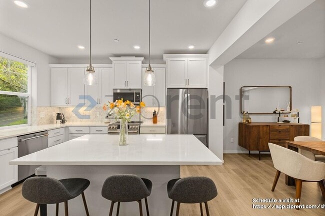 Building Photo - 12124 NE 194th Ct