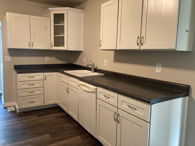 Building Photo - Spacious 3-Bedroom, 1-Bath Home - East Side Location