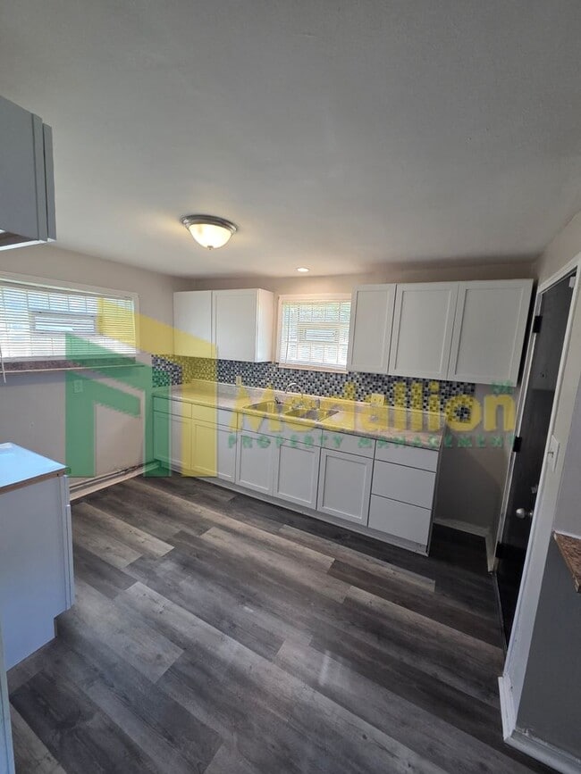 Building Photo - 8724 S Eggleston Ave