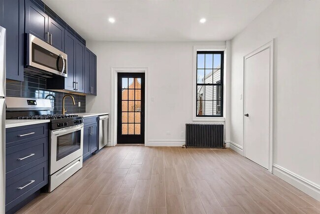 Building Photo - 522 23rd St