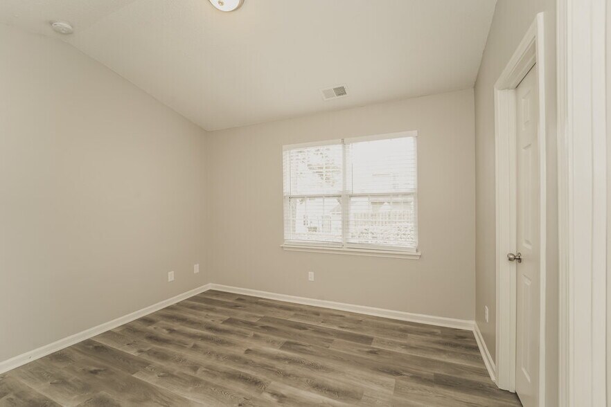 Building Photo - 5966 Cougar Ln