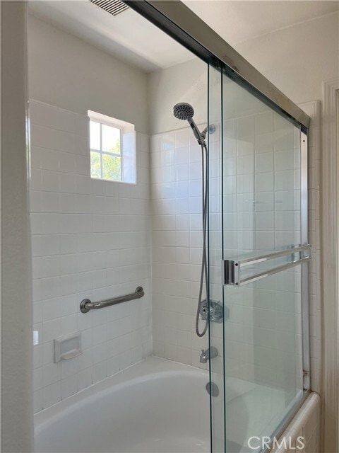 Building Photo - 5 Parthenia