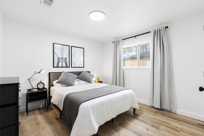 Building Photo - 15126 Forest Lodge Dr