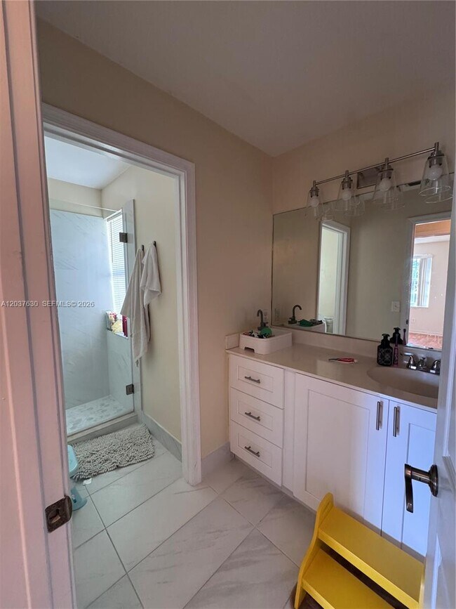 Building Photo - 4924 SW 151st Ave