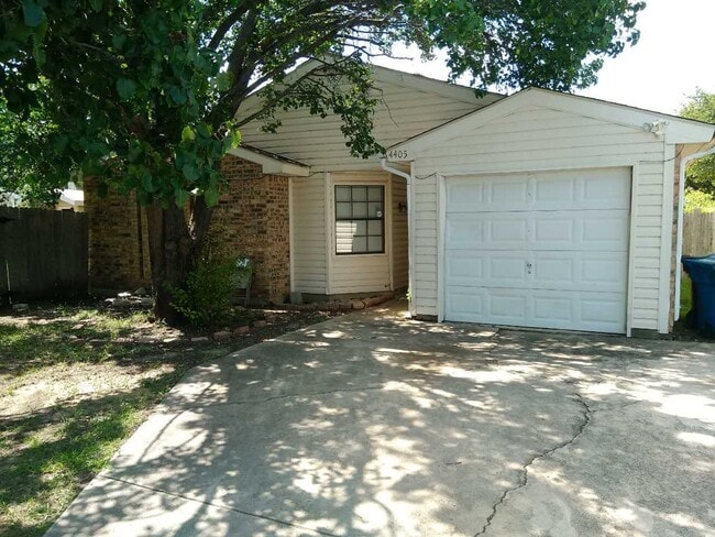 Primary Photo - 3 Bedroom House in The Colony