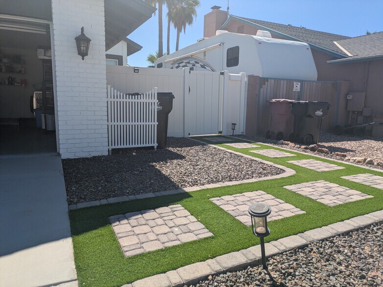 Apartment gate - 8879 E Friess Dr