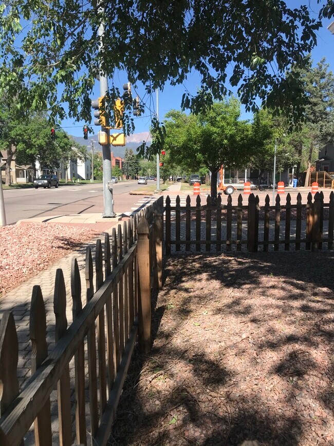 Front yard - 302 E Uintah St