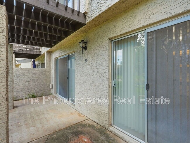 Building Photo - 2232 W Lindner Ave