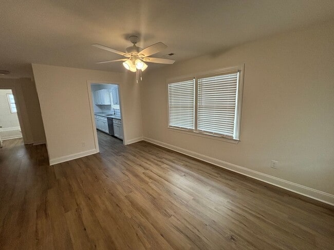 Building Photo - ***SPECIAL OFFER*** 3 Bed 1 Bath Single Family Brick Home