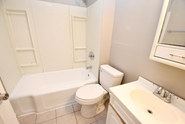 Building Photo - 2 bedroom 1 bath home in South Bend IN