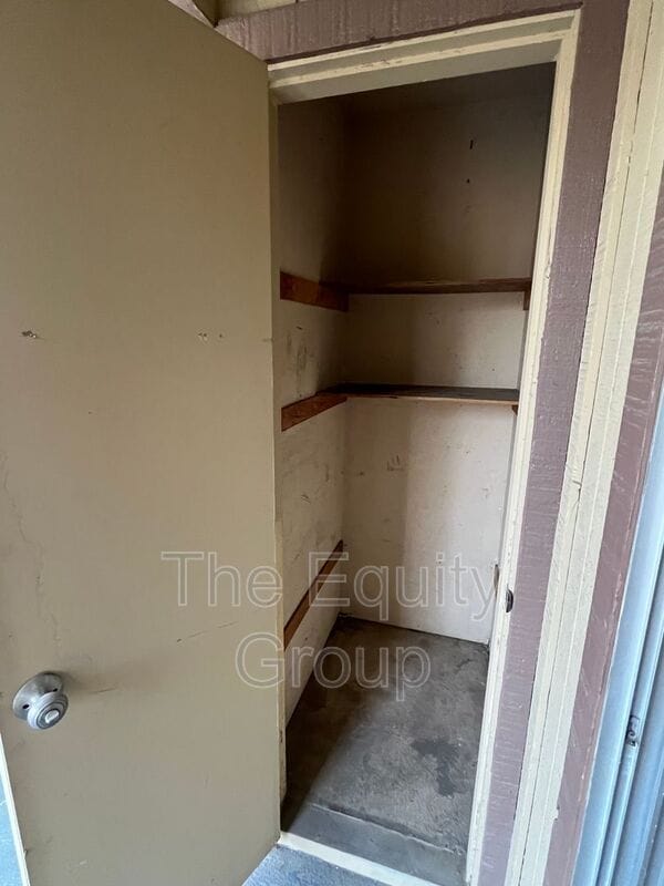 Building Photo - 4052 W Meadow Ave