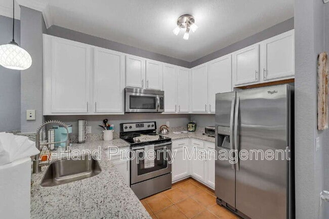 Building Photo - 14200 Avalon Rd