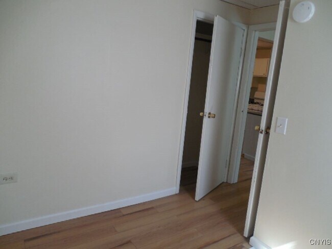 Building Photo - 835 Ann St