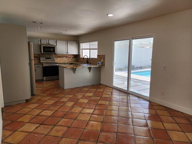 Building Photo - 53475 Avenida Herrera