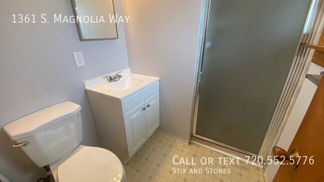 Building Photo - 1361 S Magnolia Way