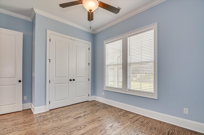 Building Photo - 3067 Rosewood Dr