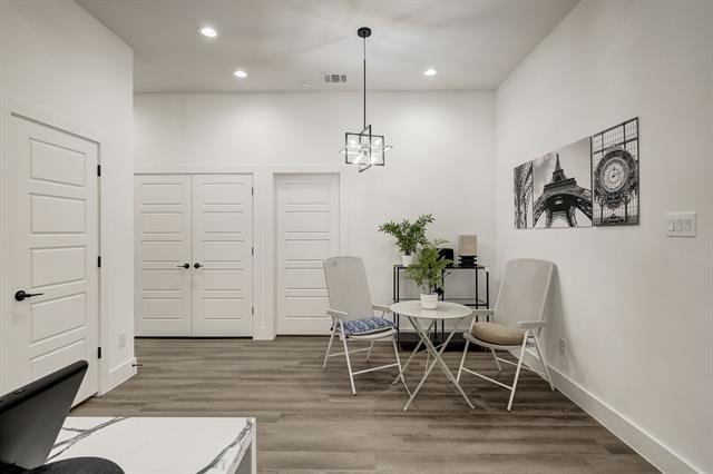 Building Photo - 2618 Carpenter Ave