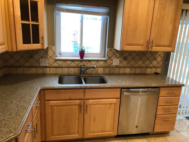 Building Photo - 924 E Windemere Ave