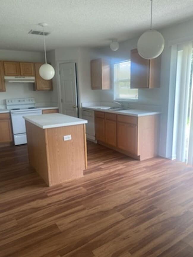 Building Photo - Large Home on corner lot!