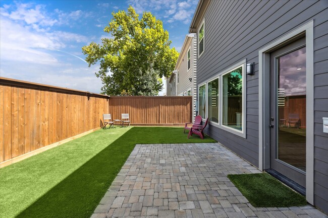 Building Photo - 10942 Brambling Wood Dr