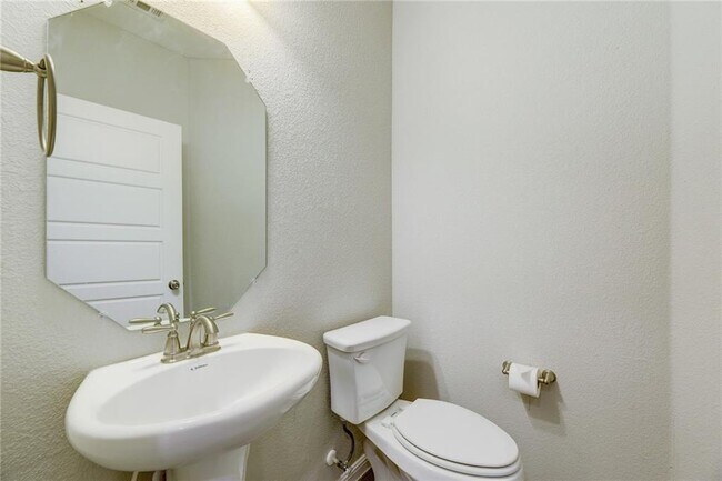 Building Photo - 13400 Briarwick Dr