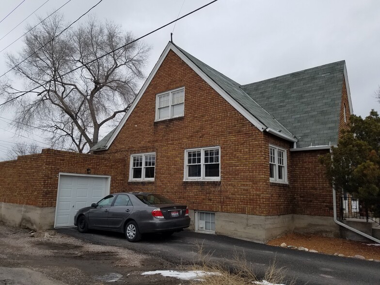Garage and Driveway - 426 W Benton St