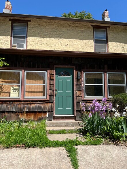 Primary Photo - 1218 Connecticut St