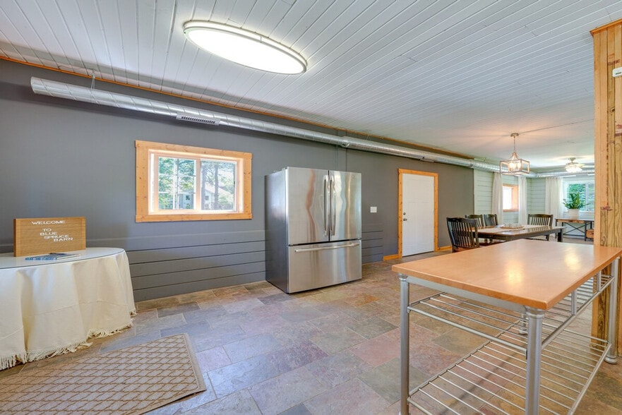 Building Photo - 27W172 Galusha Ave