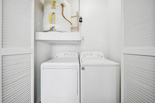 Building Photo - Village at Carlsbad