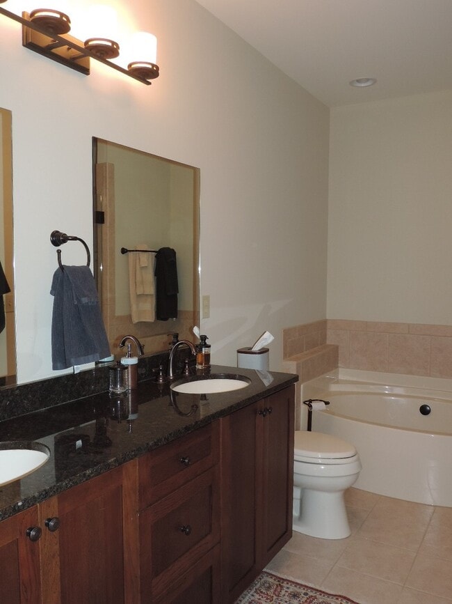 Building Photo - Luxury furnished 3/2.5 Condo at Lodges at Winklers Creek