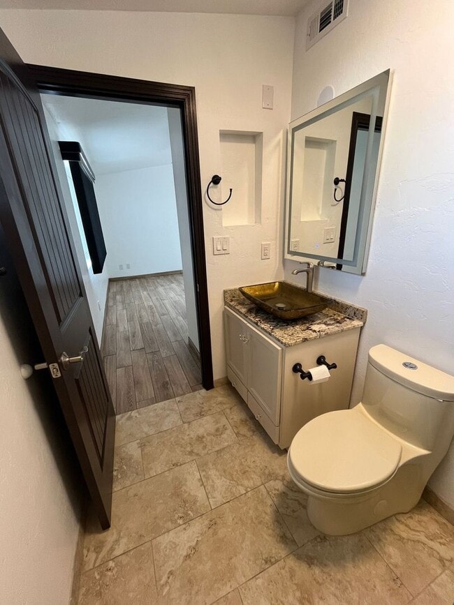 Building Photo - Gorgeous fully remodeled centrally located 3 bedroom home.