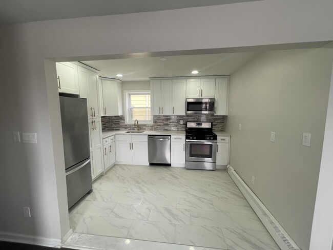 Building Photo - 123 Avenue C