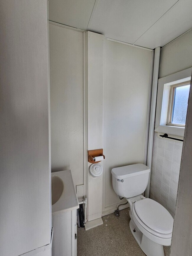 Building Photo - Spacious Home in the Slant Street Neighborhood