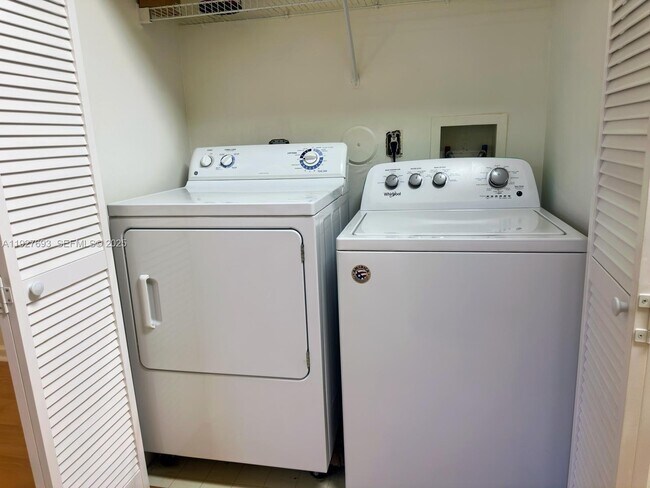 Building Photo - 1919 Van Buren St