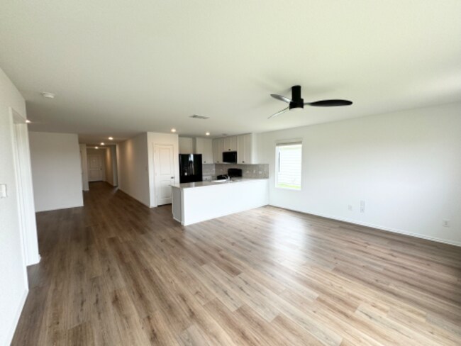 Building Photo - 614 Clear Sky Dr