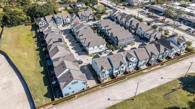 Building Photo - 968 Ford Pines Ln