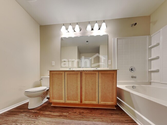 Building Photo - 423 Kerriann Ln