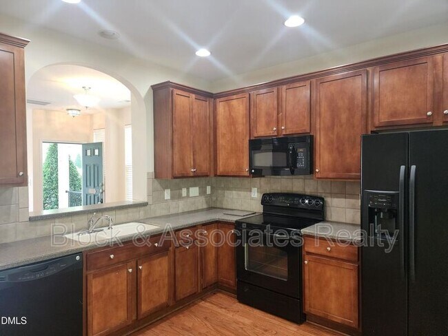 Building Photo - 642 Cupola Dr