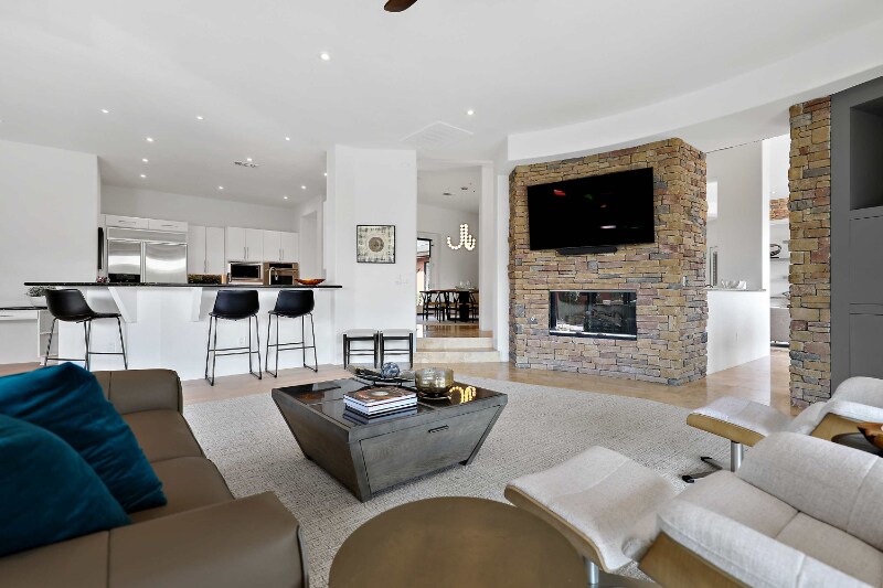 Building Photo - 50070 Vía De Moda