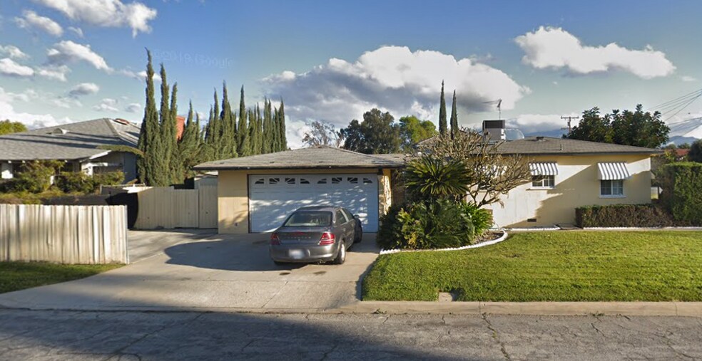 Side Entrance - 1045 Palm Ave