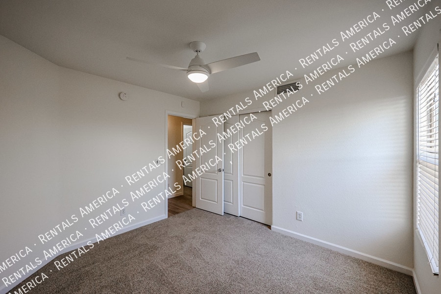 Building Photo - 2276 S Bahama Dr