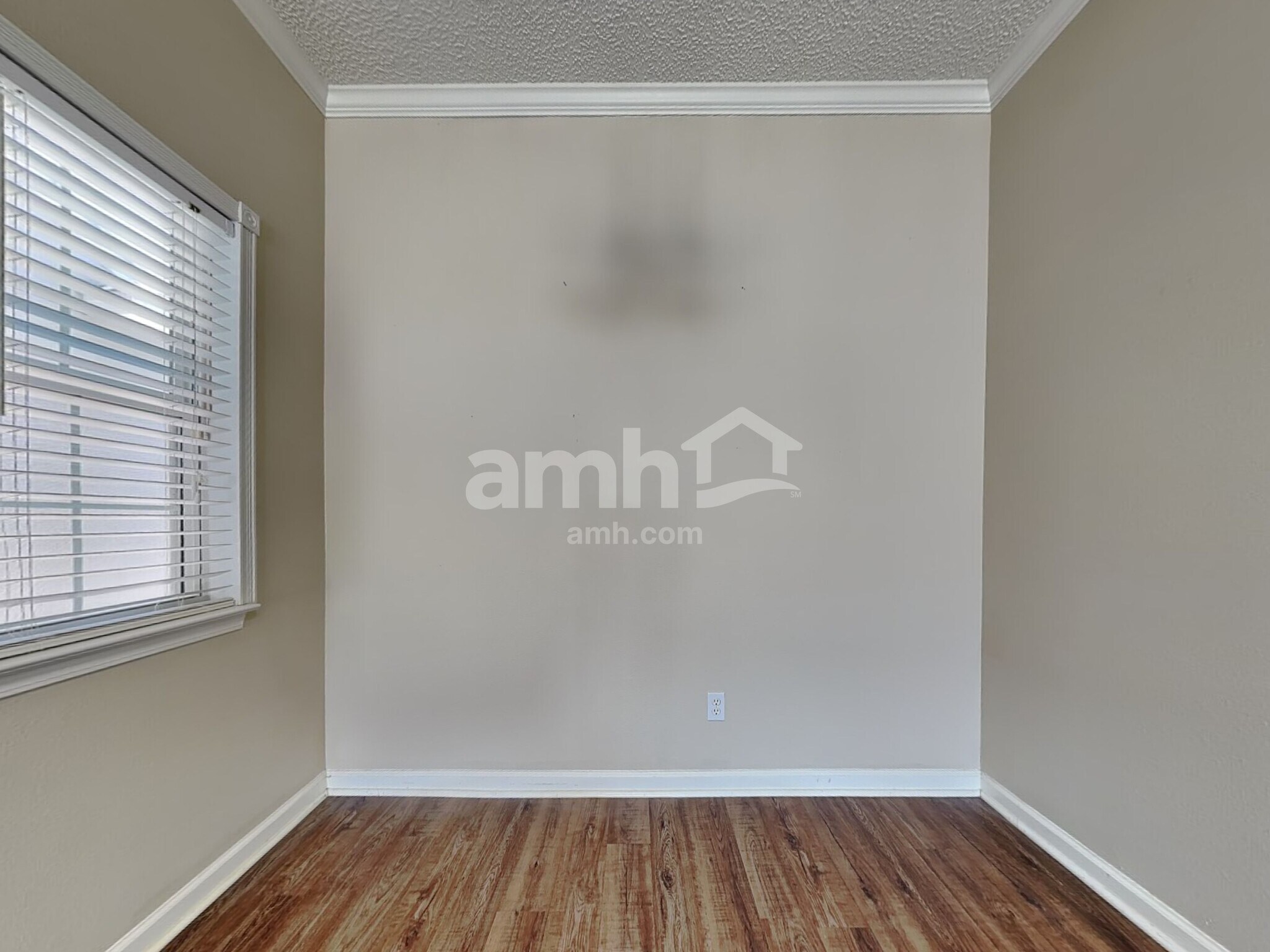 Building Photo - 525 Amsonia Cir